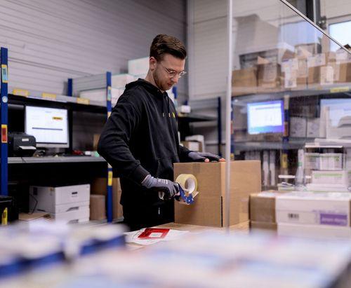 Versandvorbereitung Großhandel DOLP Medical Versandvorbereitung Großhandel DOLP Medical